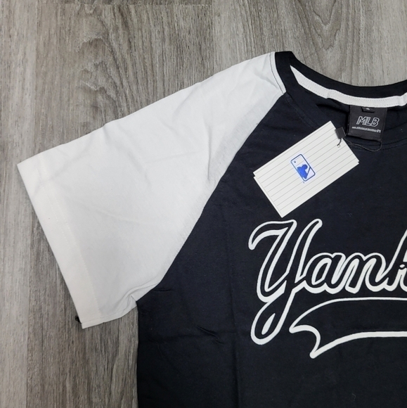 MLB - Yankees Women Tee shirts (M) - Picture 5 of 15